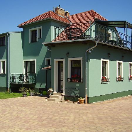 Penzion Vecerka Lednice Exterior foto