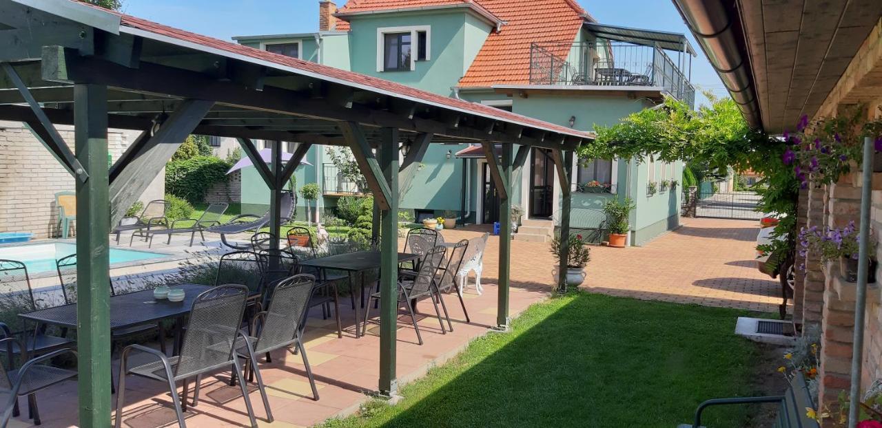 Penzion Vecerka Lednice Exterior foto