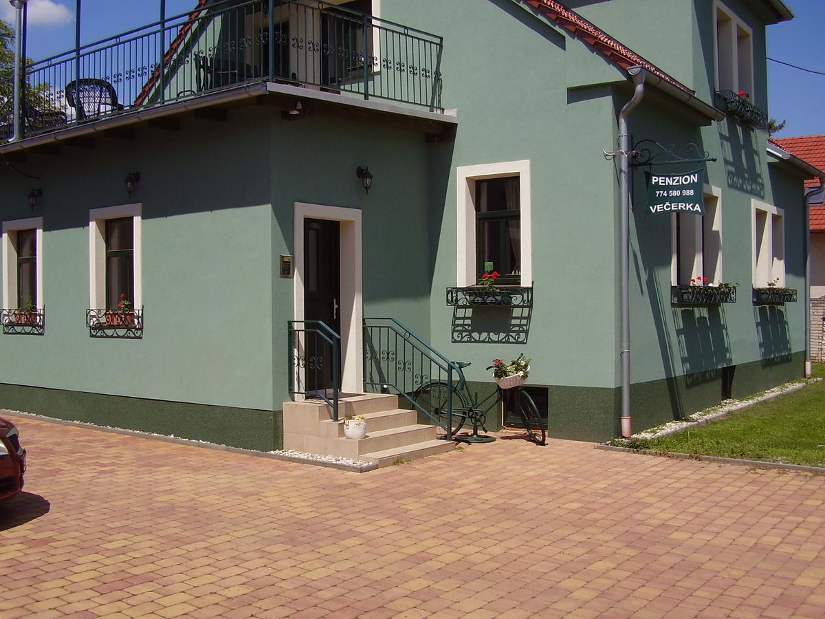 Penzion Vecerka Lednice Exterior foto